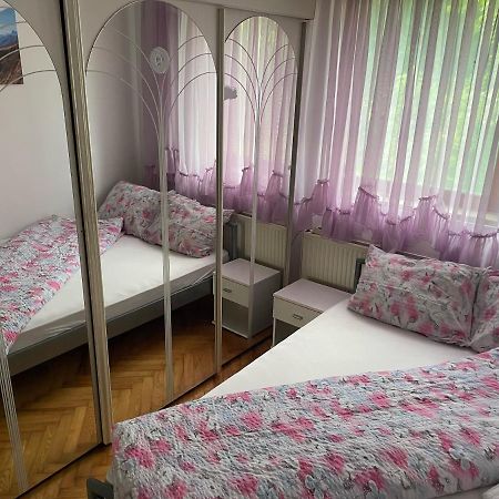 Slatka Sobica Za Dvoje Sa Upotrebom Zajednicke Kuhinje I Kupaonice 萨格勒布 外观 照片